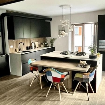 Luce Private Deluxe Apartment Near The Station Тірано Екстер'єр фото