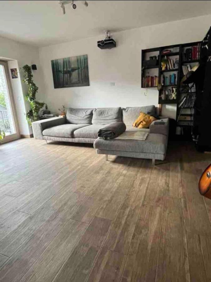Luce Private Deluxe Apartment Near The Station Тірано Екстер'єр фото